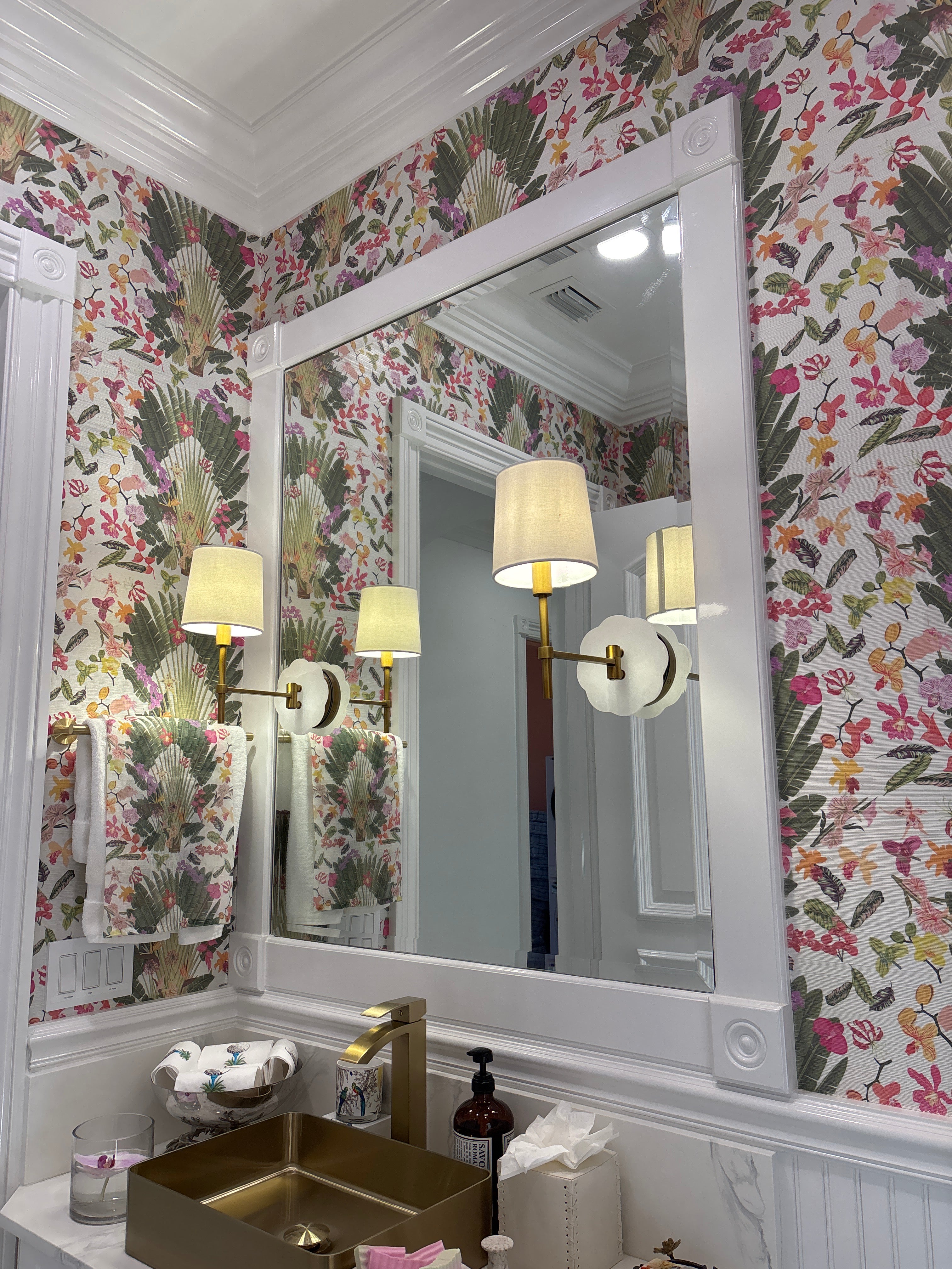 Papier peint blanc fantaisie tropical, au mètre carré