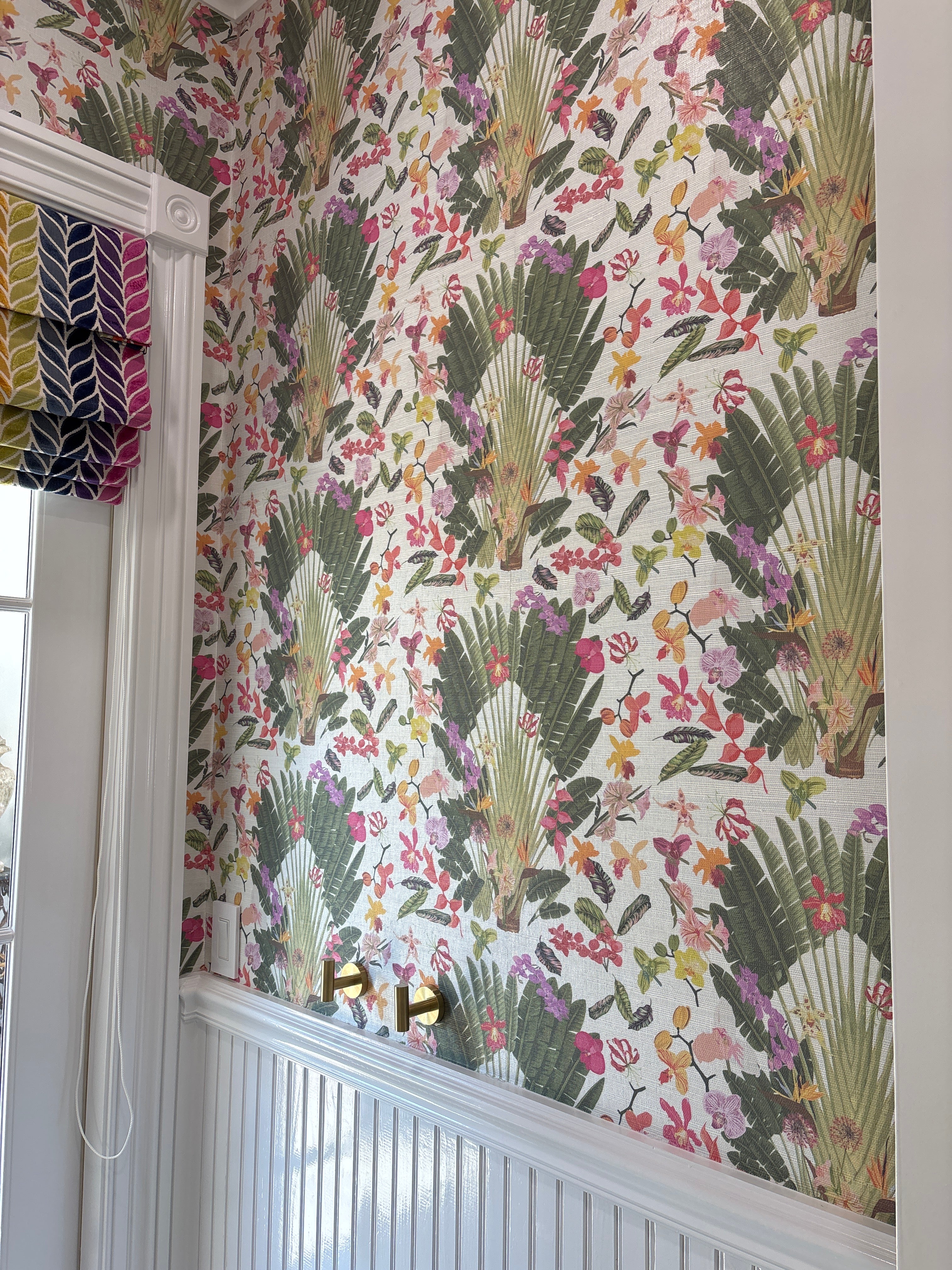 Papier peint blanc fantaisie tropical, au mètre carré