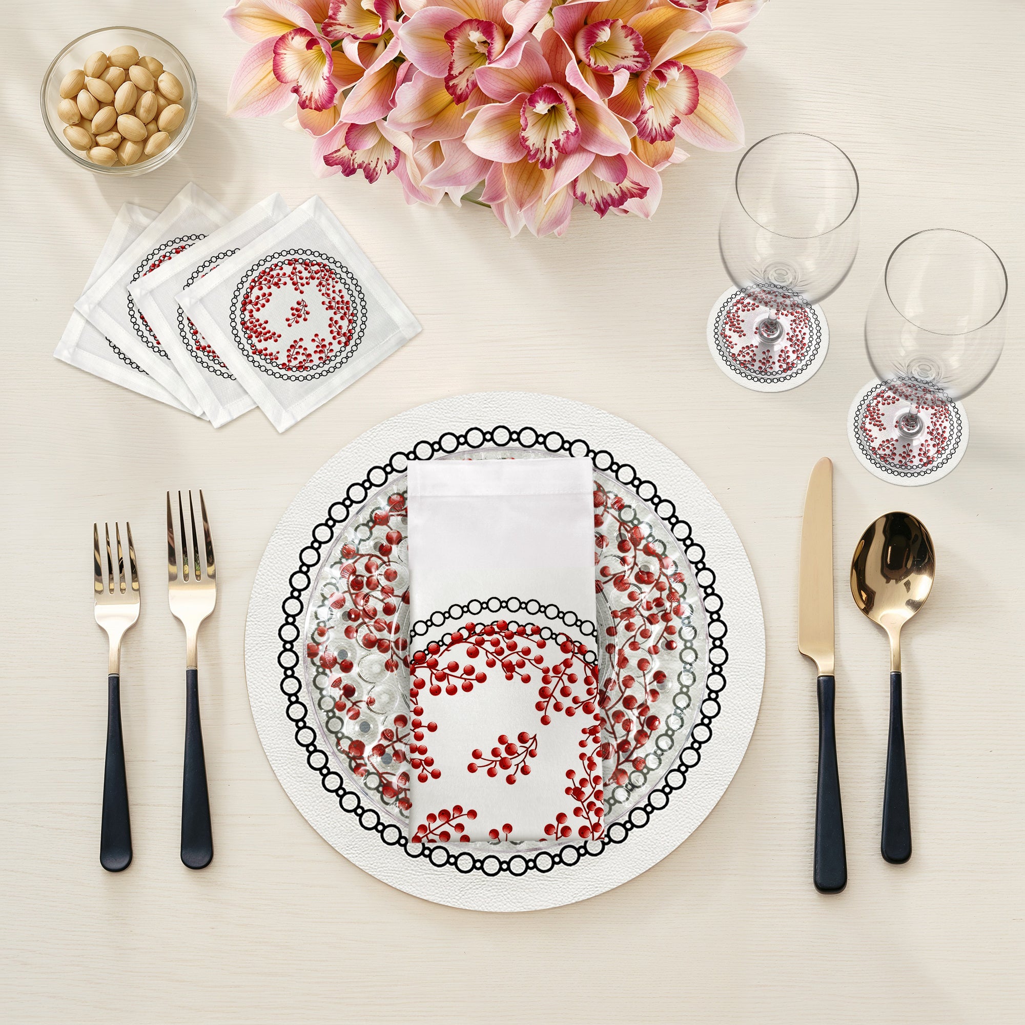 Christmas Berries Red White 16" Round Pebble Placemats, Set of 4 - nicolettemayer.com