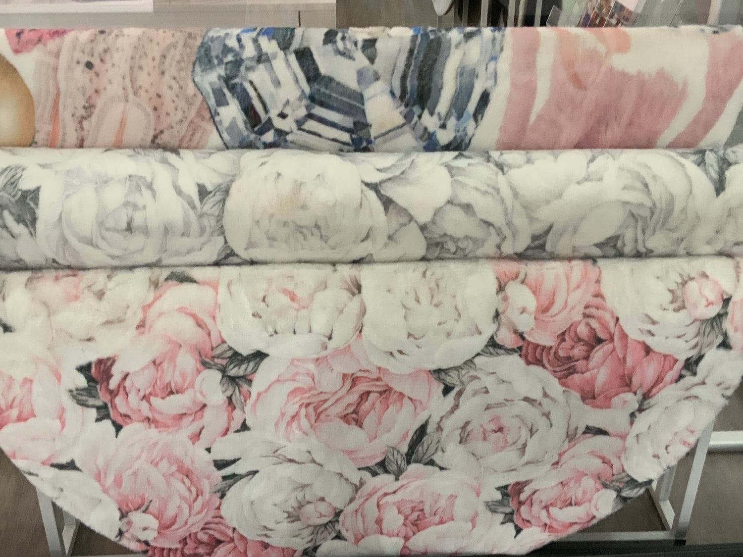 Peony Passion Soft Pink Round Cloud Washable Rug