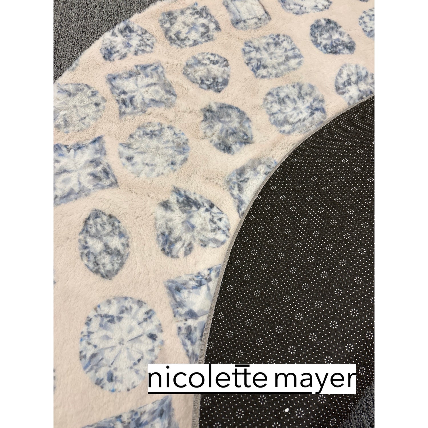 Bougie Diamonds Lux Blush Round Cloud Washable Rug