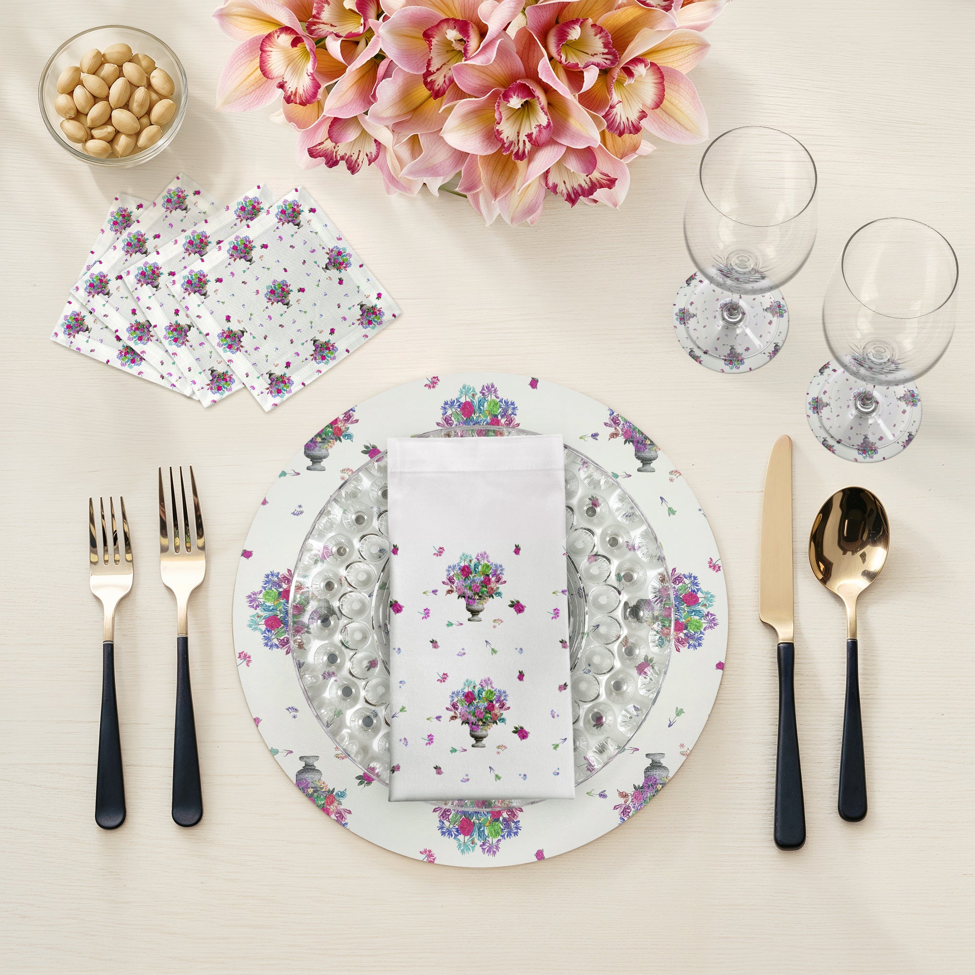 PISTILS SMALL BOUQUET 16" ROUND PEBBLE PLACEMATS, SET OF 4 - nicolettemayer.com