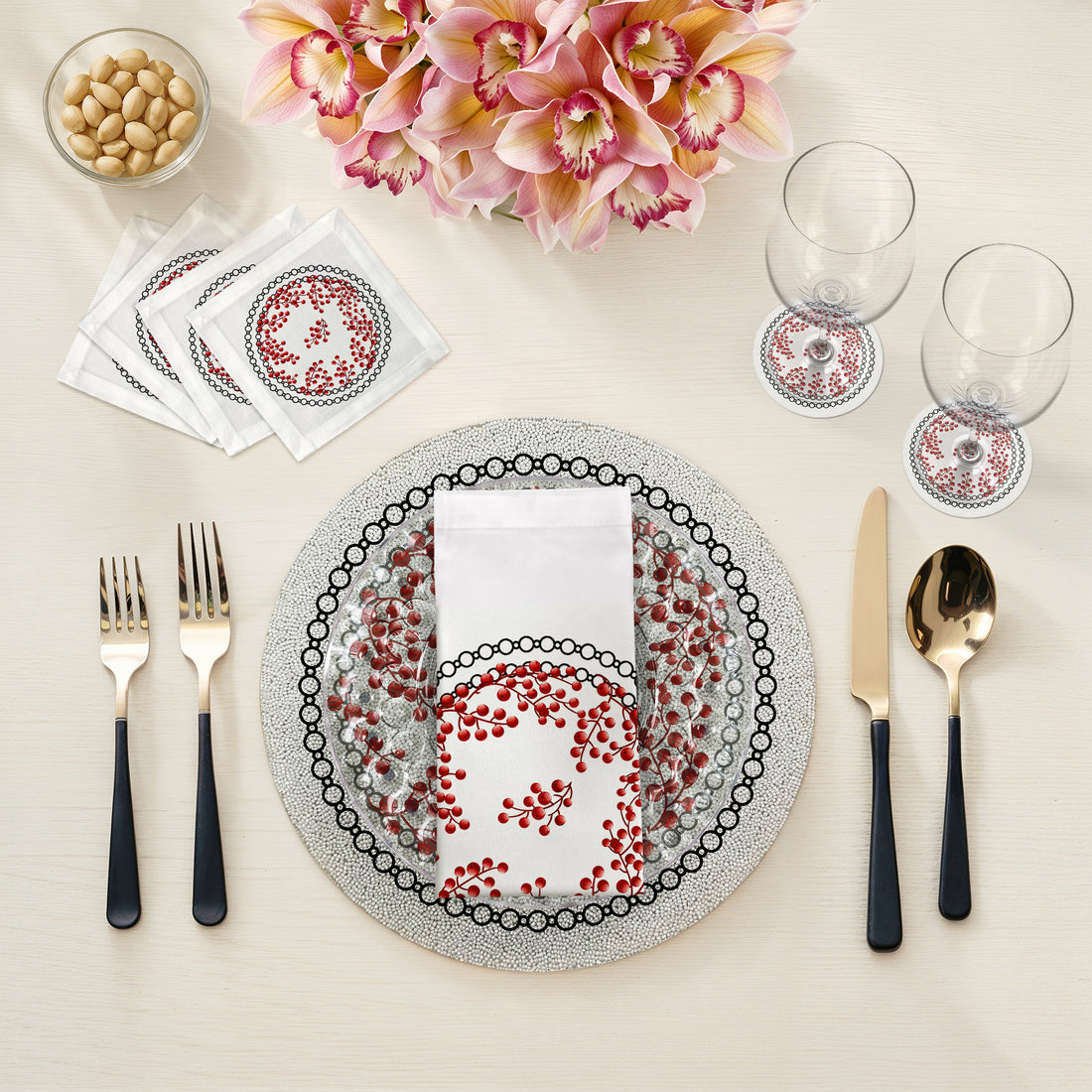 Christmas Berries Red White Round Beaded Placemat Smooth - nicolettemayer.com