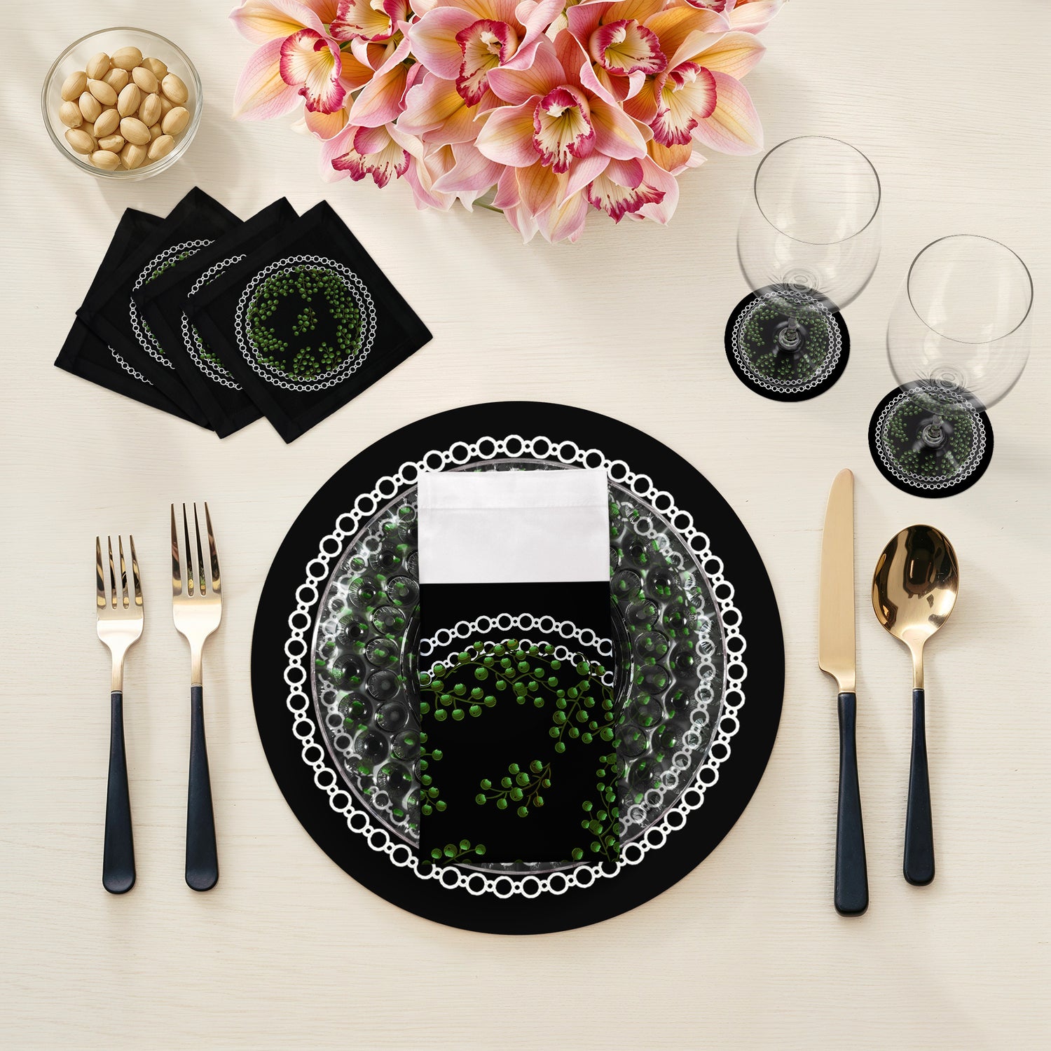 Christmas Berries Green Black 16" Round Pebble Placemats, Set of 4 - nicolettemayer.com
