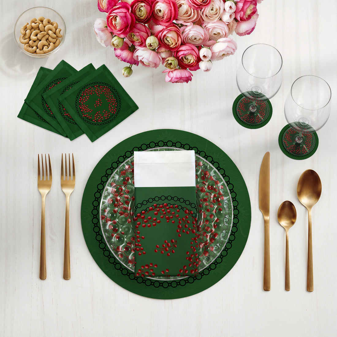 Christmas Berries Red Green 16" Round Pebble Placemats, Set of 4 - nicolettemayer.com
