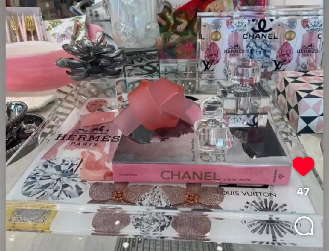 BOUGIE WOMEN NUEVO PINK WHITE SQUARE 18X18 ACRYLIC TRAY