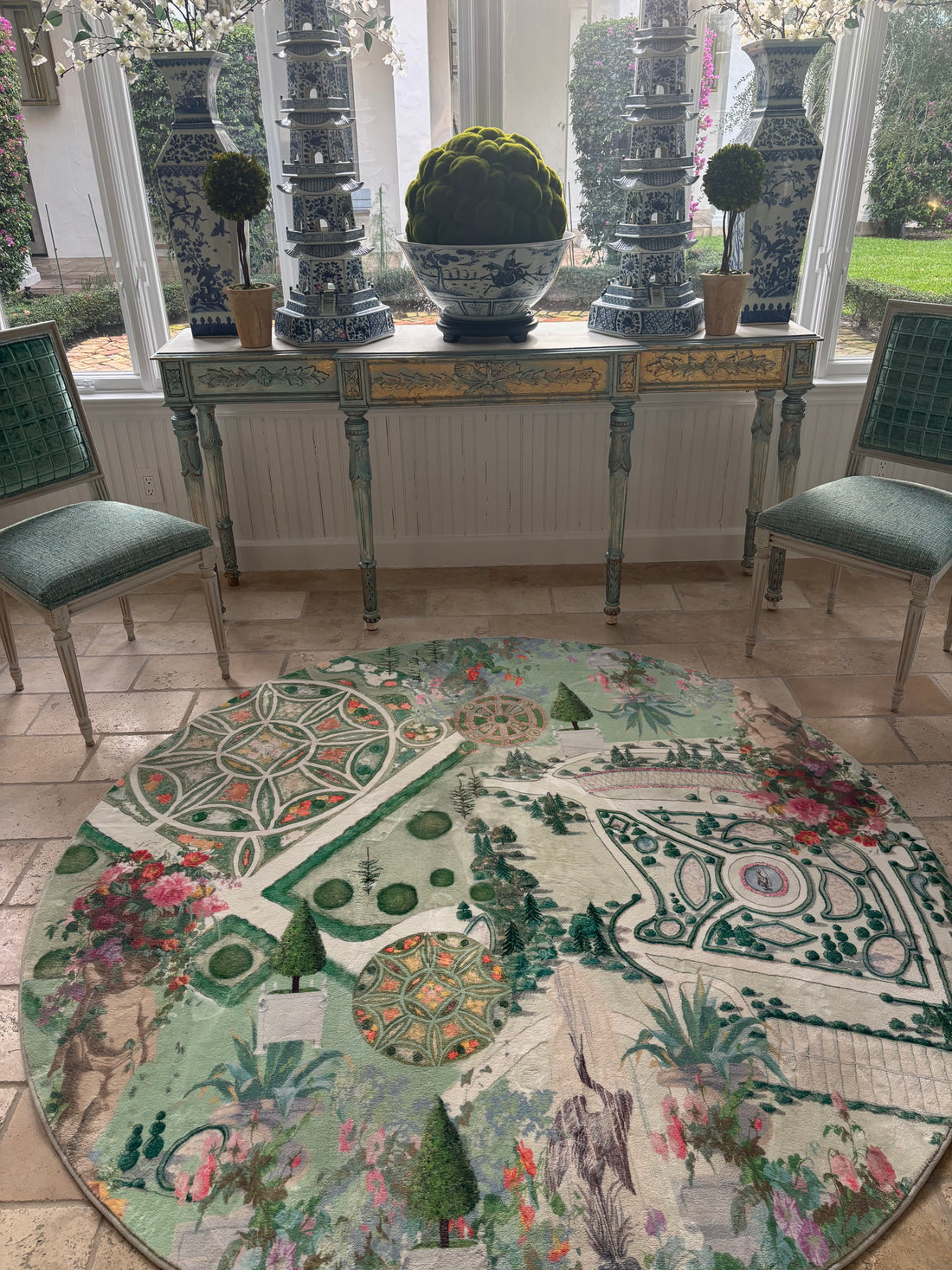 Chateau Garden Plan Round Washable Rug