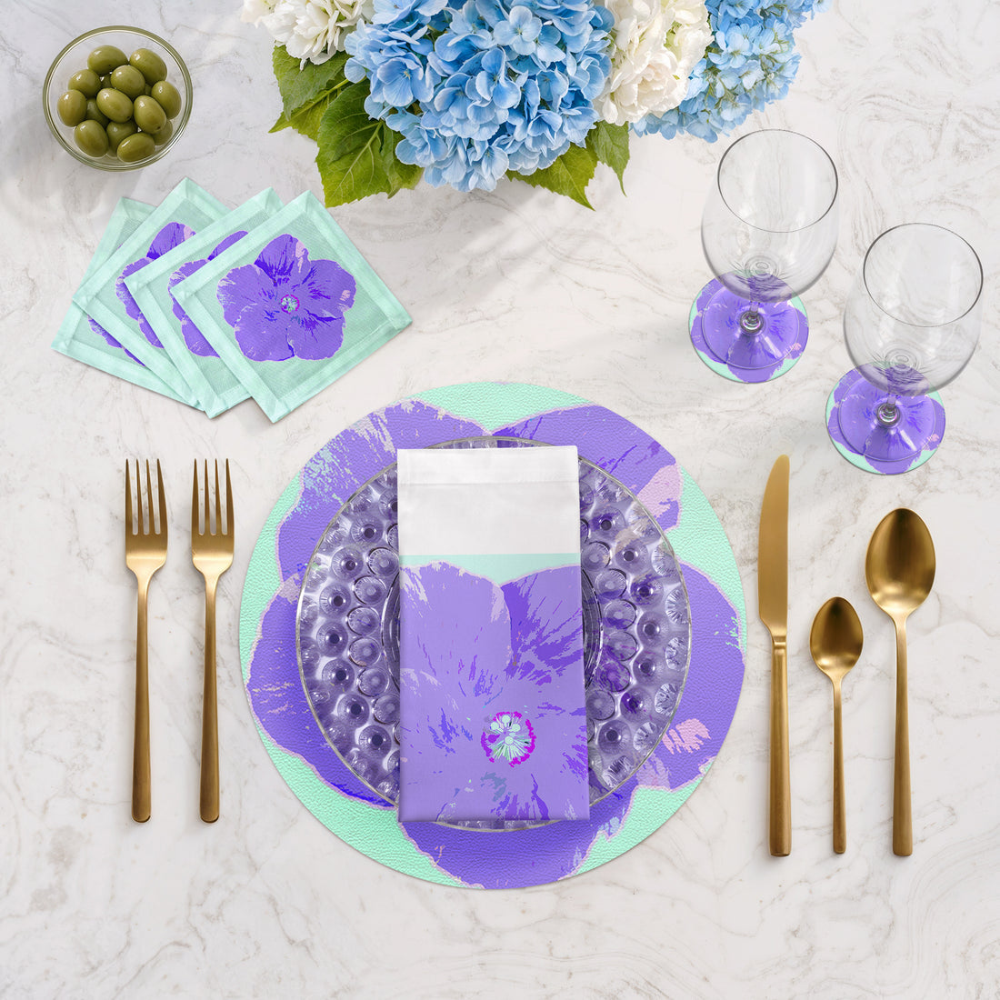 Hibiscus Wander 16" Round Pebble Placemats, Set of 4 - nicolettemayer.com
