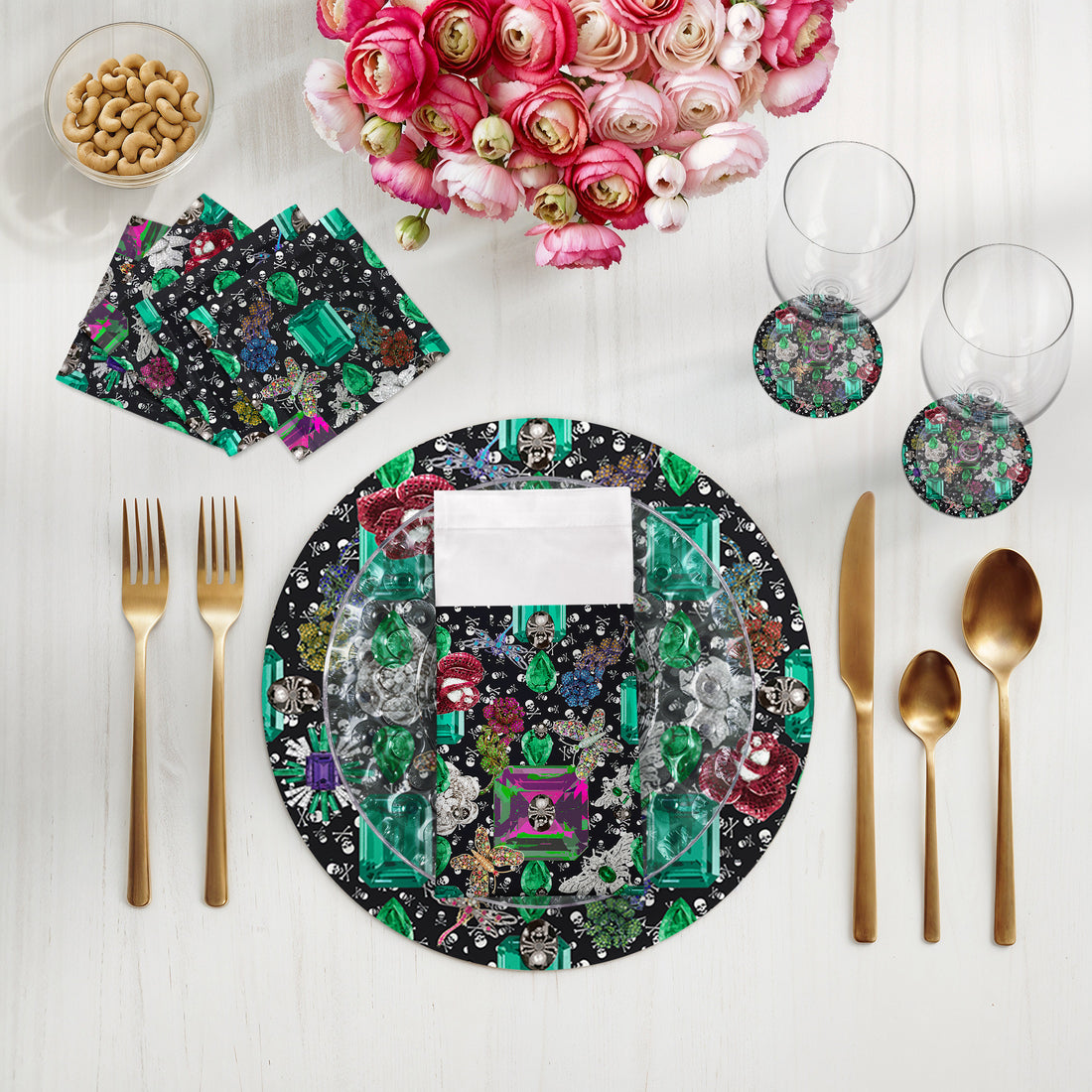 Jewel Box Tischset mit Smaragden und Totenköpfen, rund, Kieselsteine, Schwarz, 40,6 cm, 4 Stück