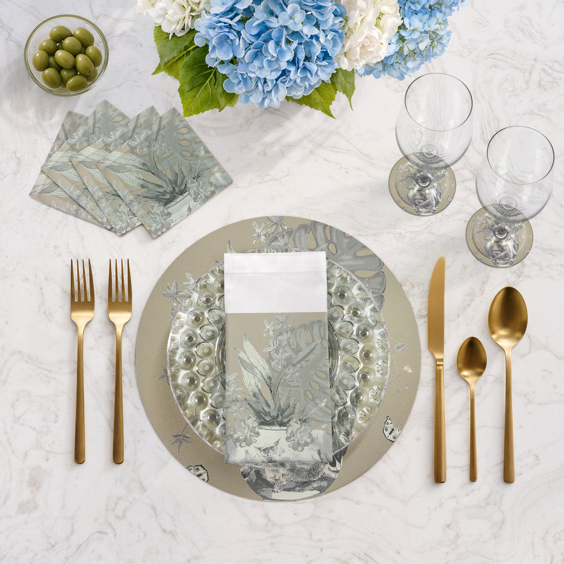 Monkey Large Jungle Greenwhich 16" Round Pebble Placemats, Set of 4 - nicolettemayer.com