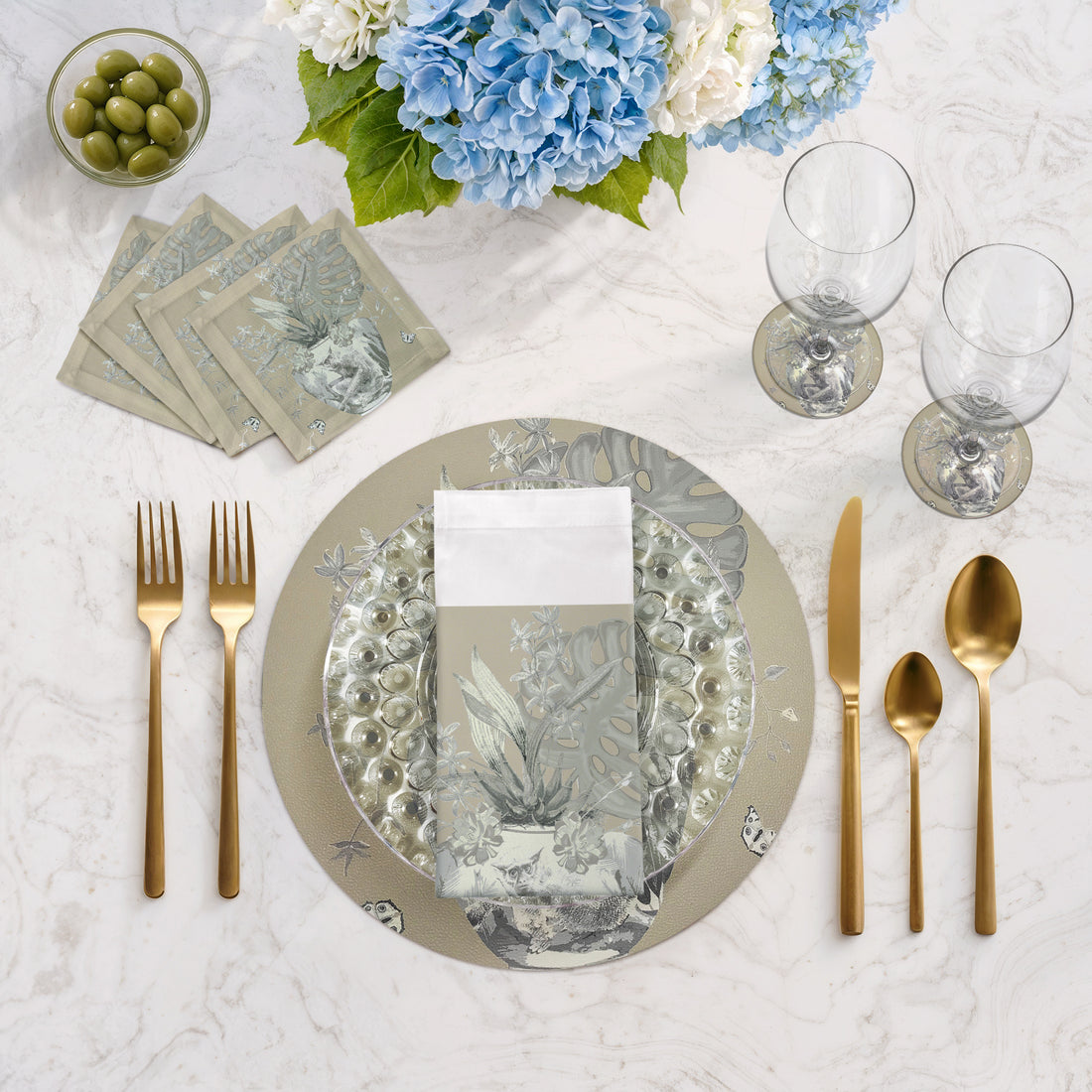 Monkey Large Jungle Greenwhich 16" Round Pebble Placemats, Set of 4 - nicolettemayer.com
