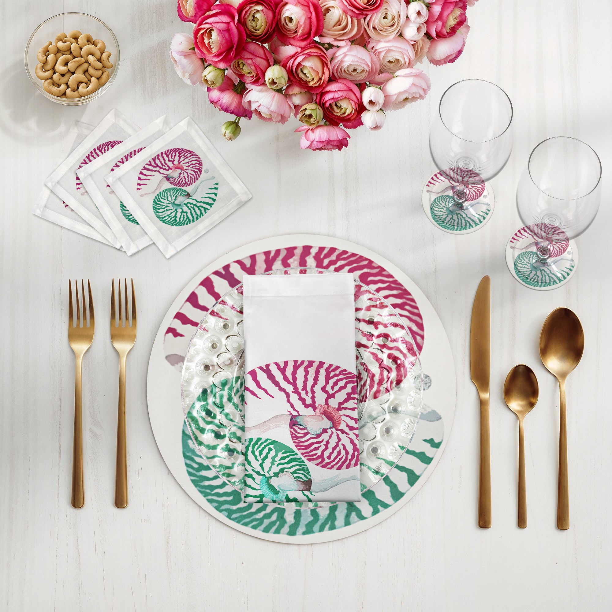 Nautilus Palm Beach 16" Round Pebble Placemats, Set of 4 - nicolettemayer.com
