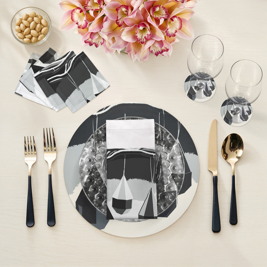 ORNAMENTS BLACK AND WHITE 16&quot; ROUND PEBBLE PLACEMAT, SET OF 4 - nicolettemayer.com