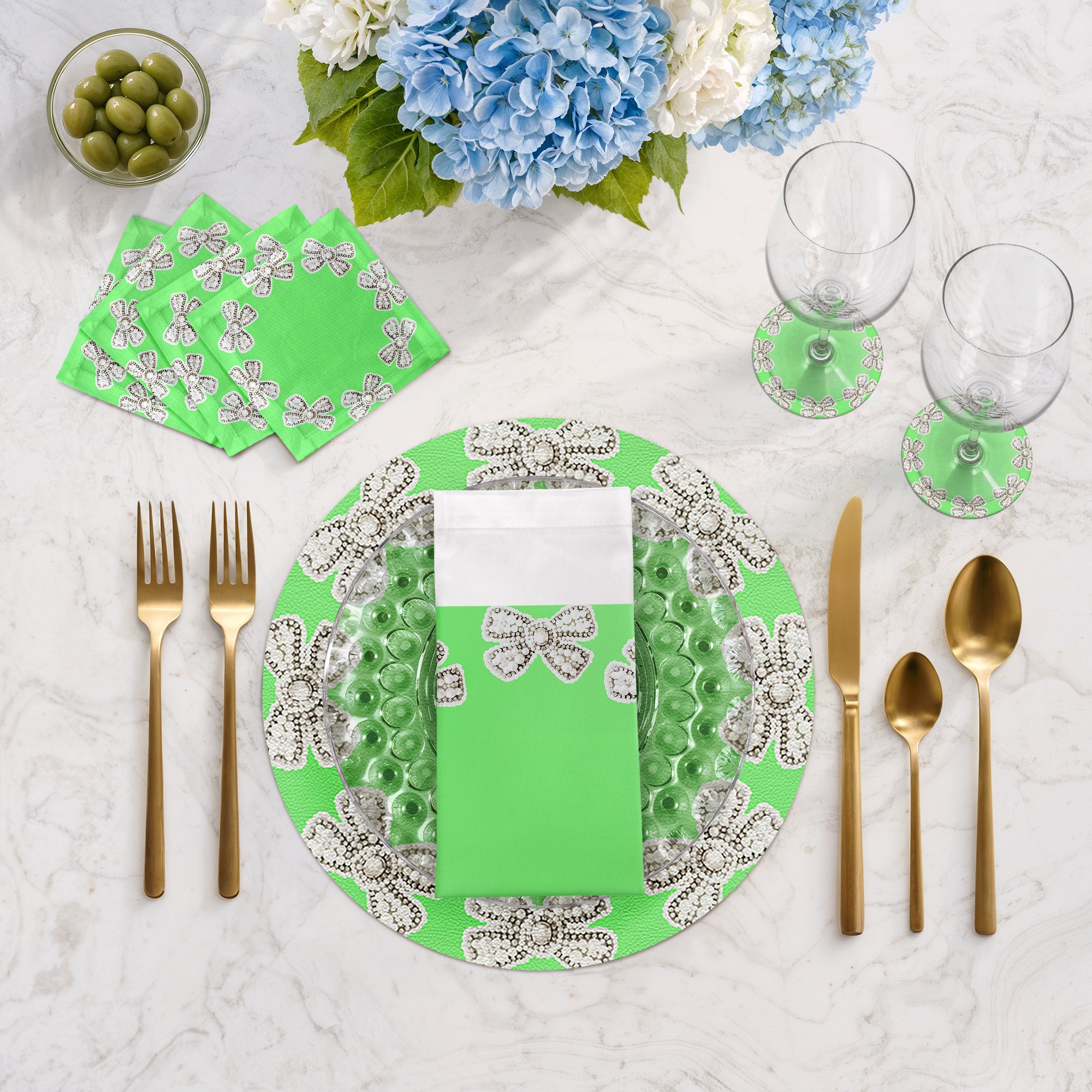 Pearl Bow Colony 16" Round Pebble Placemats, Set of 4 - nicolettemayer.com
