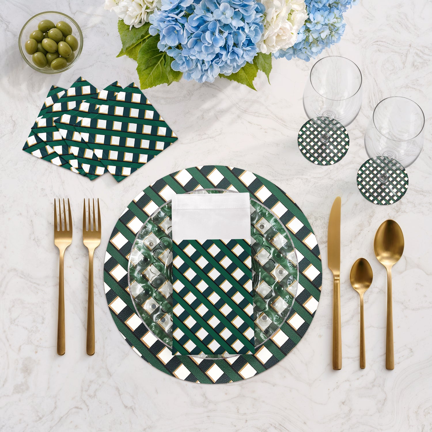 Timothy Corrigan Jardin Francais 16&quot; Round Pebble Placemats, Set of 4 - nicolettemayer.com
