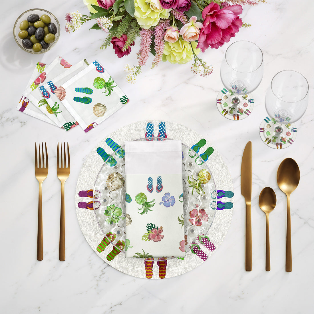 Winter In Florida White 16" Round Pebble Placemats, Set of 4 - nicolettemayer.com